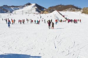 平山冬季旅游好戏开场冰雪世界里撒欢儿好去处